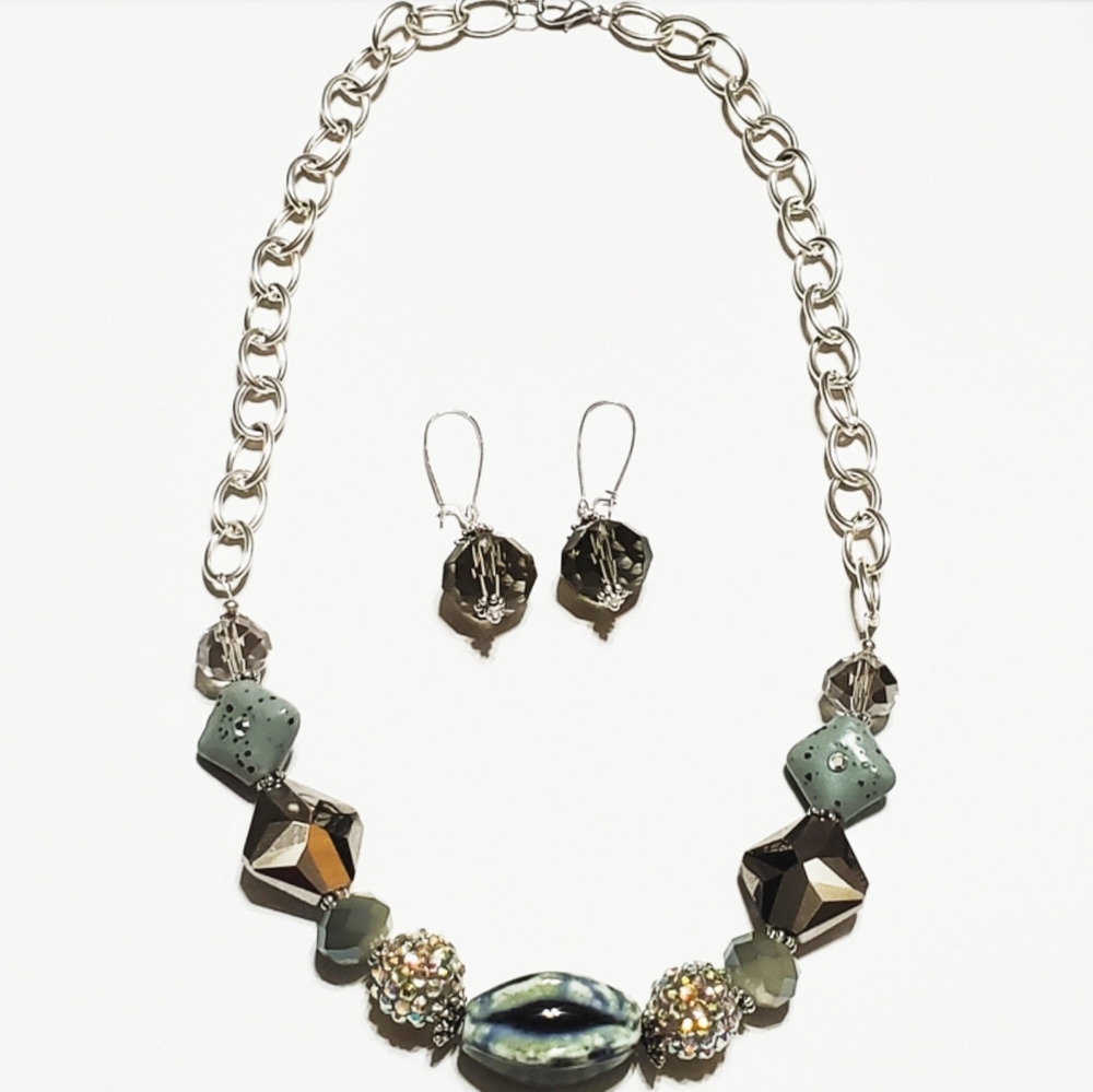 Crystal Necklace and Earrings Set - Picture 4 of 4